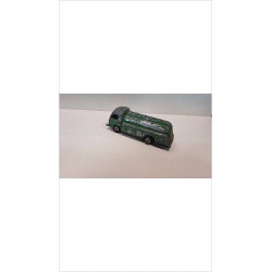 CAMION CITERNE VERT EN L\'ETAT
