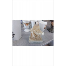 STATUETTE 
