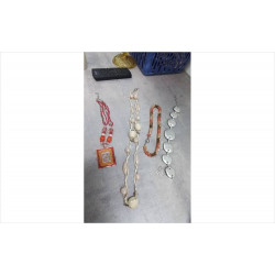 COLLIER 