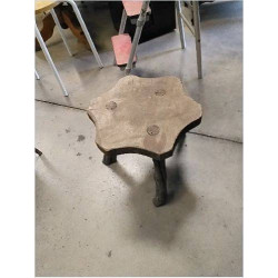 TABOURET BRUTALISTE EN L’ETAT