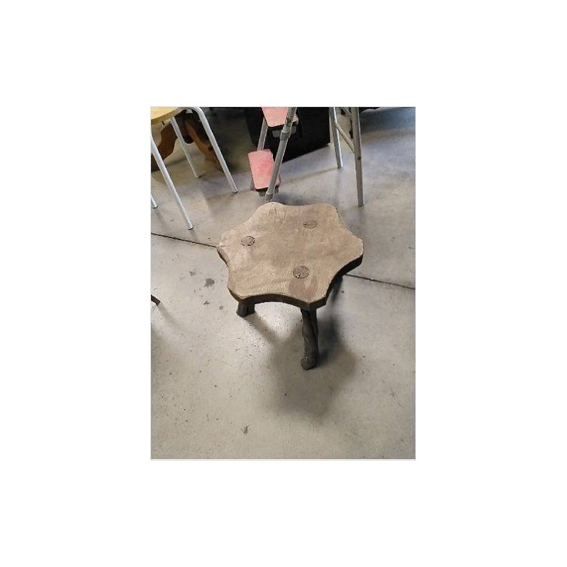 TABOURET BRUTALISTE EN L’ETAT