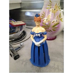 STATUETTE FEMME ROBE BLEUE