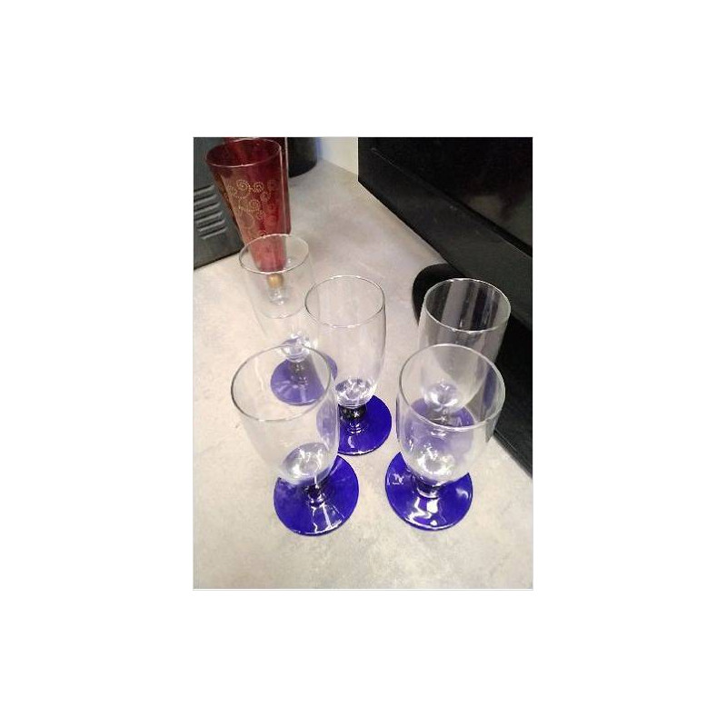 VERRE A PIED BLEU LE LOT