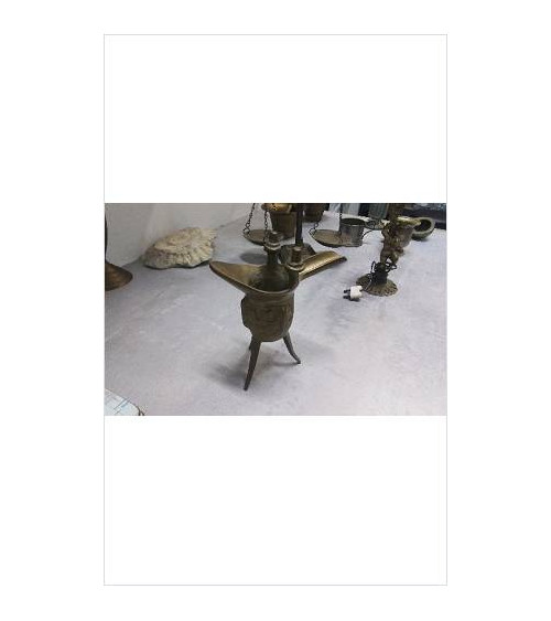 VERRE VIN ANTIQUE TRIPODE 