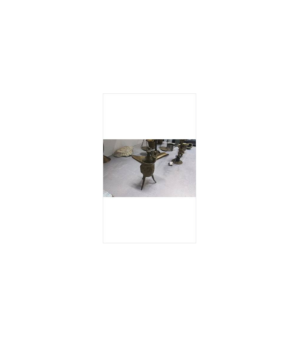 VERRE VIN ANTIQUE TRIPODE 