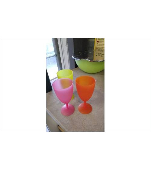 VERRE A PIED PLASTIQUE...