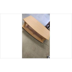 TABLE BASSE SUR ROULETTES 