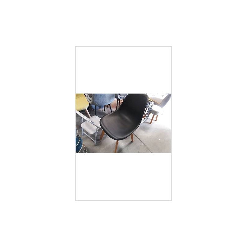 CHAISE PLASTIQUE NOIRE 