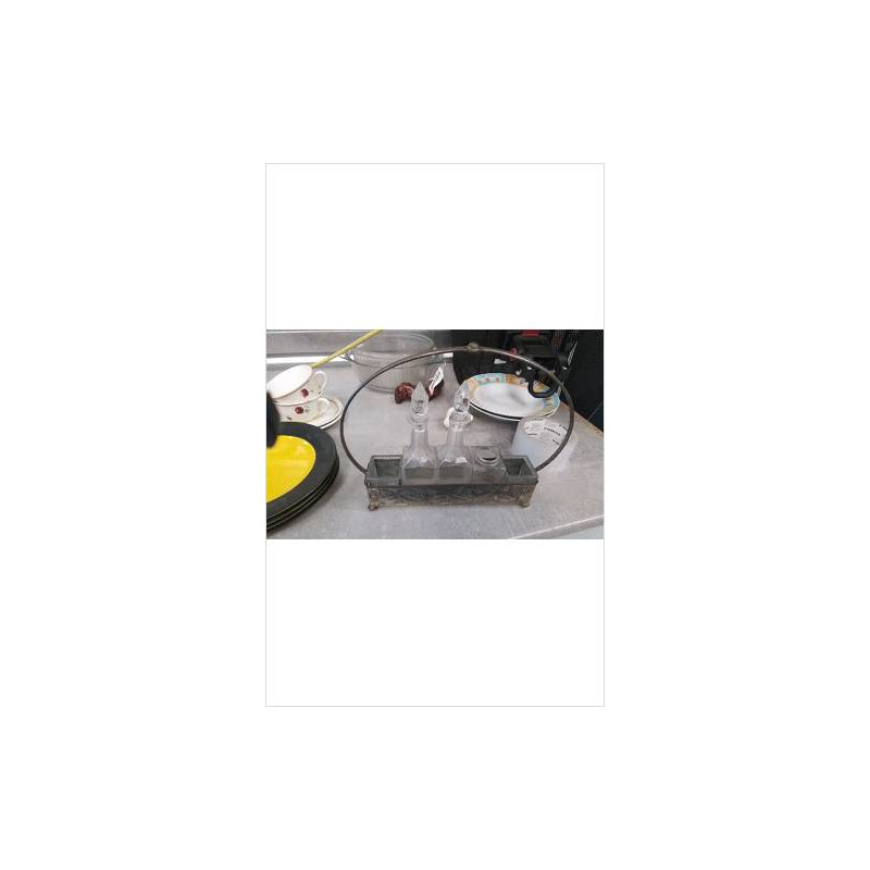 SERVICE CONDIMENTS EN LETAT 