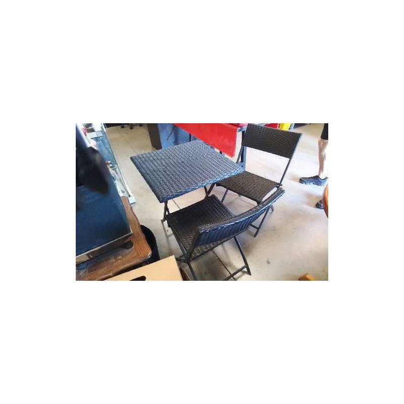 SALON DE JARDIN EN L’ETAT ( TABLE + 2 CHAISES)