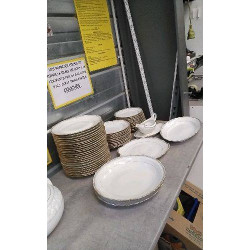 SERVICE DE TABLE PORCELAINE...
