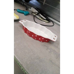 PLAT FOUR ROUGE A POIS 