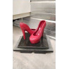 DECO ESCARPINS ROUGE SUR MARBRE