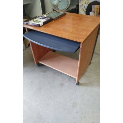 BUREAU A ROULETTES EN L’ETAT