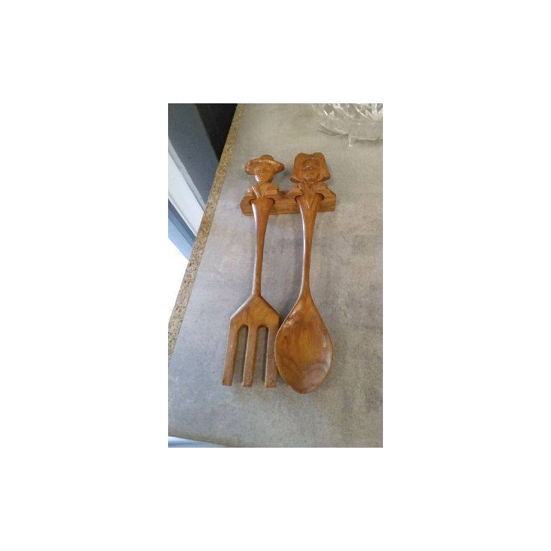COUVERTS A SALADE EN BOIS SUR SUPPORT