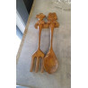 COUVERTS A SALADE EN BOIS SUR SUPPORT