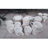 TASSES BLANCHES ET DOREES 