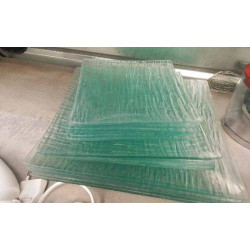 ASSIETTES CARREES EN VERRE 