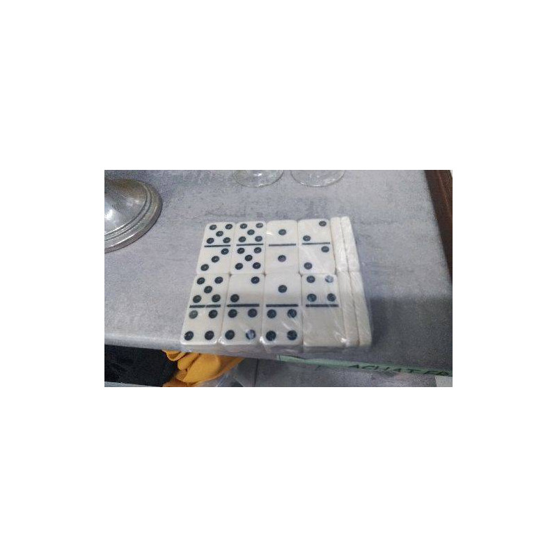 DOMINOS 