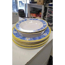ASSIETTES JAUNES ET BLEUES 