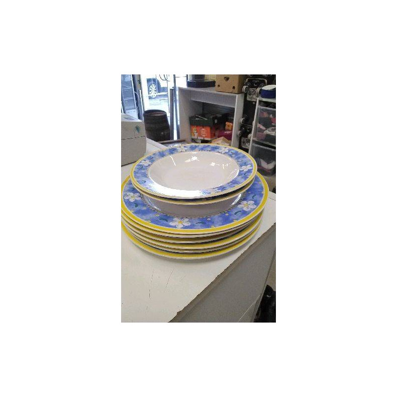 ASSIETTES JAUNES ET BLEUES 