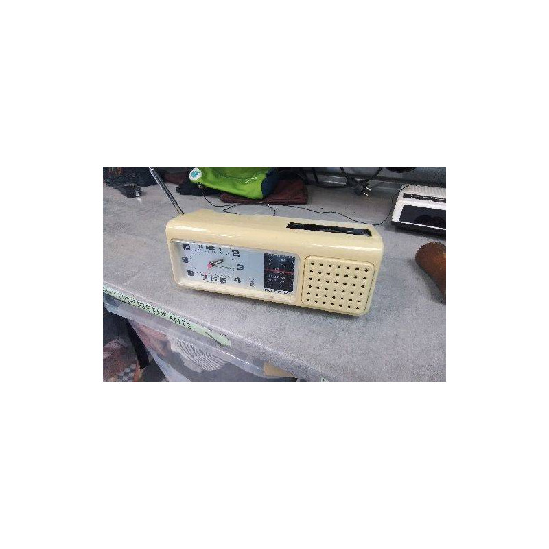 REVEIL A PILES VINTAGE EN LETAT (RADIO HS)