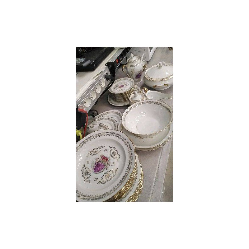 SERVICE DE TABLE PORCELAINE  (EN L’ETAT)!