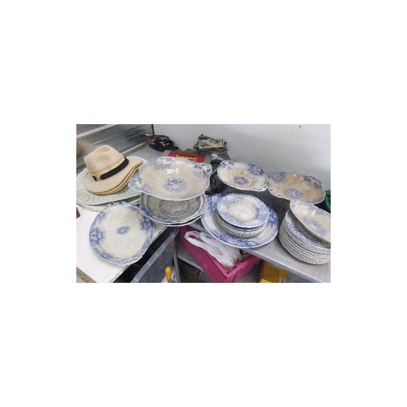 ASSIETTES ANCIENNES SARREGUEMINES+ PLATS EN LETAT 