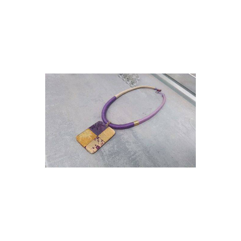 COLLIER 