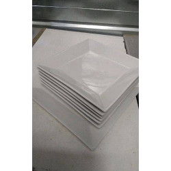 ASSIETTES BLANCHES CARREES 