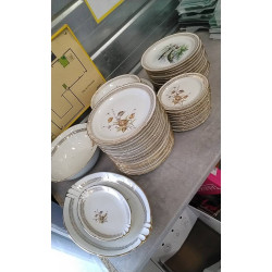 SERVICE D’ASSIETTES...