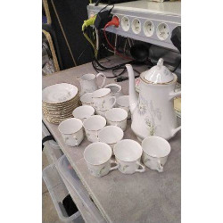 SERVICE A THE PORCELAINE...