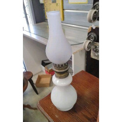 LAMPE A PETROLE 