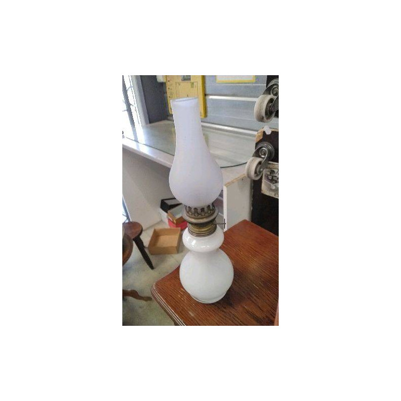 LAMPE A PETROLE 