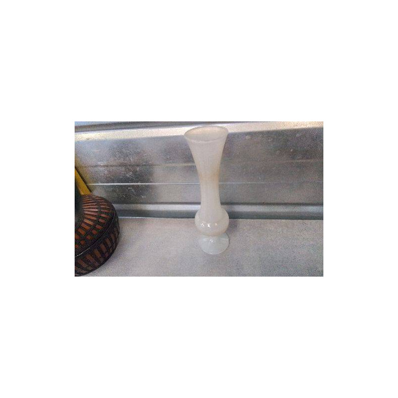 VASE OPALINE 