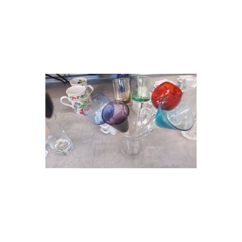 VERRE COULEUR DANS SUPPORT