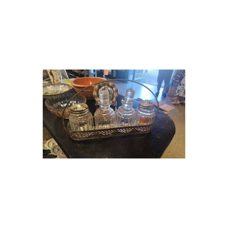SERVICE A CONDIMENTS EN L\'ÉTAT 