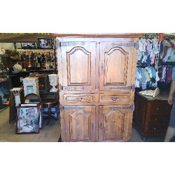 MEUBLE 4 PORTES 2 TIROIRS 