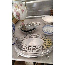 DESSOUS DE PLAT