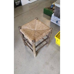 TABOURET EN L’ÉTAT 