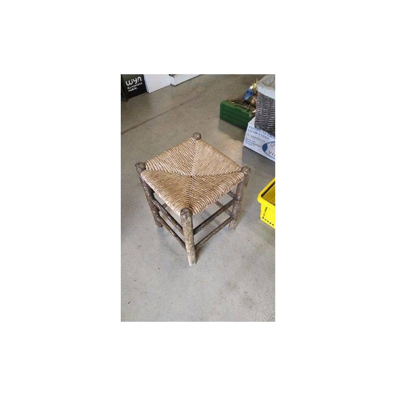 TABOURET EN L’ÉTAT 