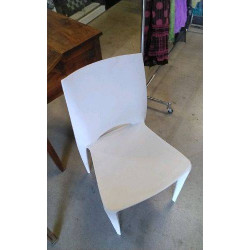 CHAISE PLASTIQUE BLANCHE 