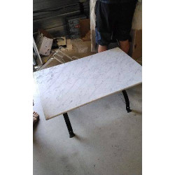 TABLE BASSE METAL DESSUS...