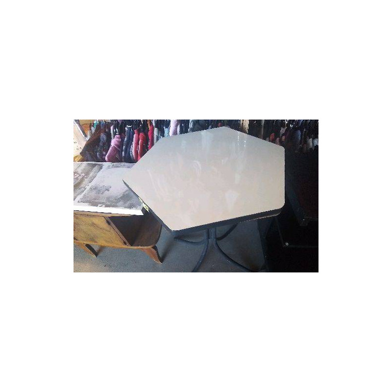 TABLE BISTROT HEXAGONALE EN L’ETAT