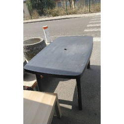 TABLE DE JARDIN PLASTIQUE...
