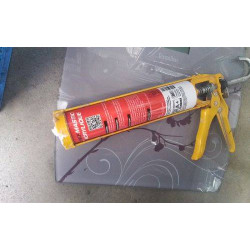 PISTOLET A MASTIC 