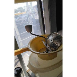 MOULIN A LEGUMES JAUNES
