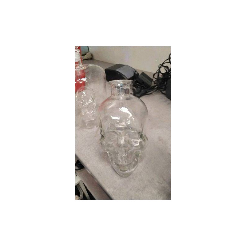 BOUTEILLE TETE DE MORT VERRE