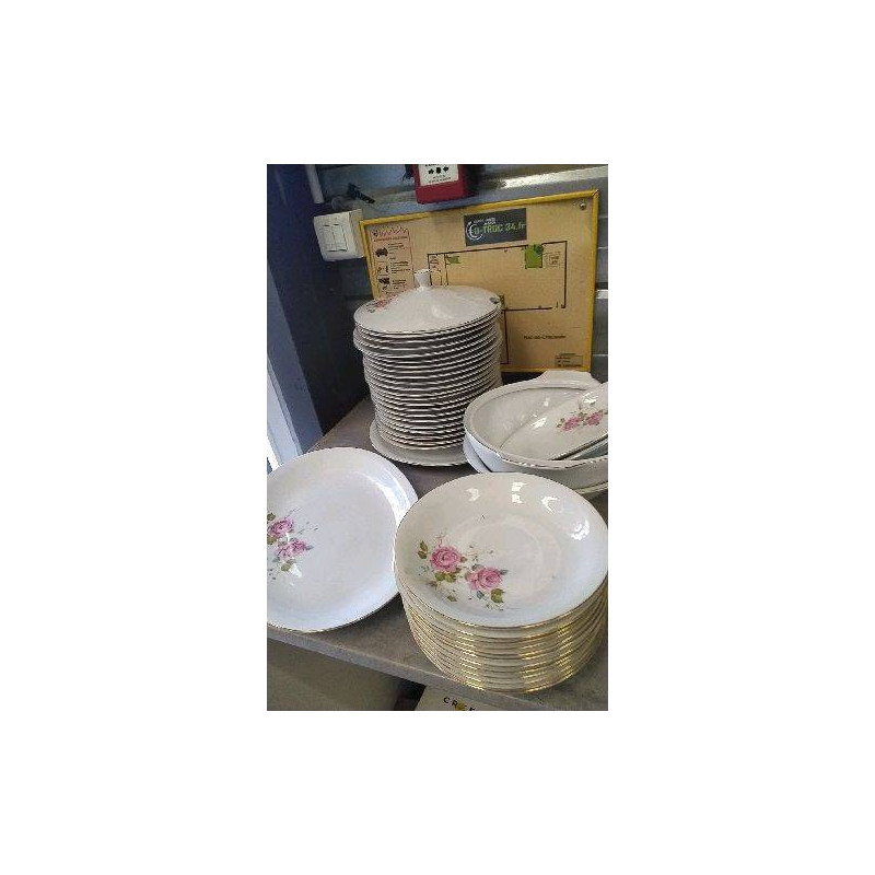 SERVICES  DE TABLE PORCELAINE  - LE LOT