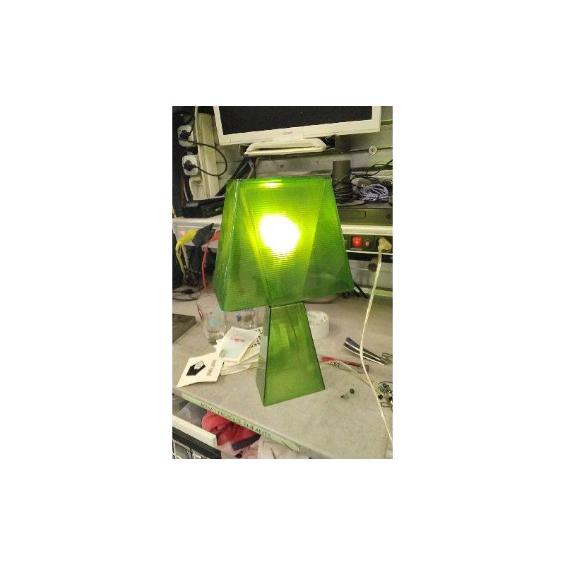 LAMPE DESIGN VERTE - PLASTIQUE 